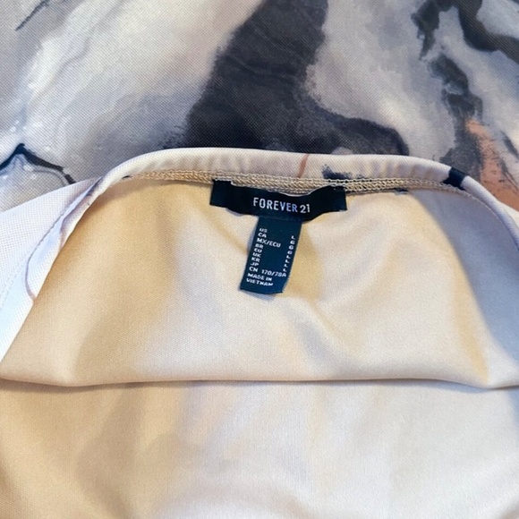 Forever 21 Marble Swirl Mini Skirt Size Large – Lined - Picture 4 of 4